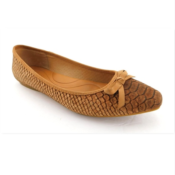 BORN Natural Snake Embossed Cork Ballet Flats 8 - Picture 1 of 6